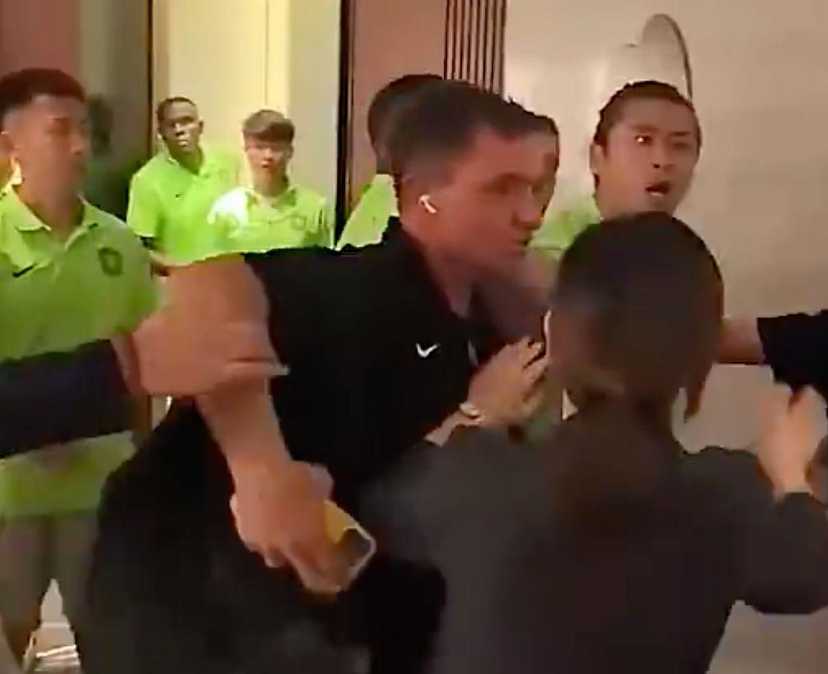 华体会体育官网入口-国安0-6后怒怼球迷！董事长开会反思 媒体人：想起一个愚蠢的球员